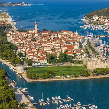 In Slatine With Terrace, Air Conditioning, Wi-fi 4783-2 -3 Lejlighed