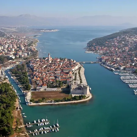 In Slatine With Terrace, Air Conditioning, Wi-fi 4783-2 -3 Lejlighed *