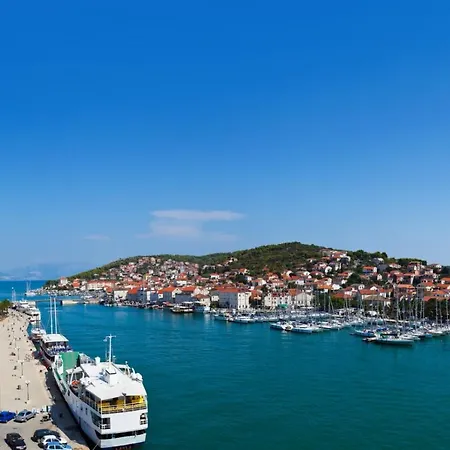 In Slatine With Terrace, Air Conditioning, Wi-fi 4783-2 -3 Trogir