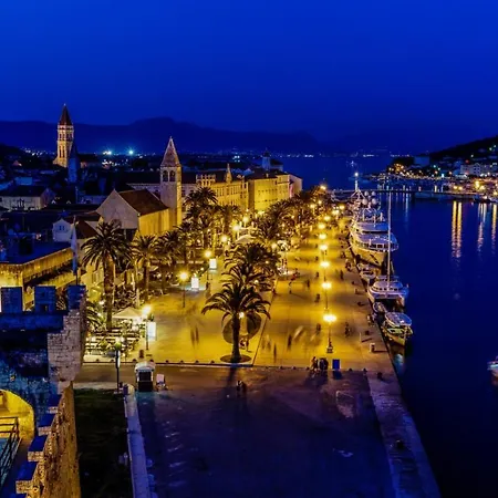 In Slatine With Terrace, Air Conditioning, Wi-fi 4783-2 -3 Trogir