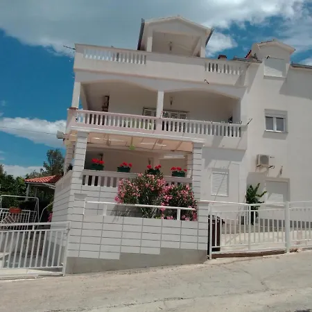 In Slatine With Terrace, Air Conditioning, Wi-fi 4783-2 -3 * Trogir